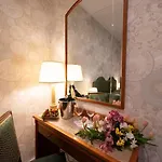 Venus 4*
